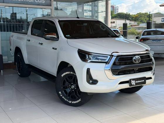 TOYOTA HILUX 2.8 D-4D TURBO DIESEL CD SRX 4X4 AUTOMÁTICO